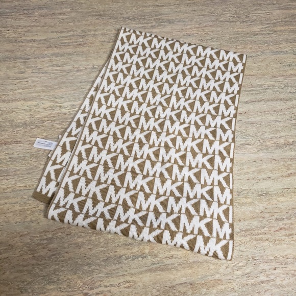 MK scarf by Michael Kors - Picture 1 of 13